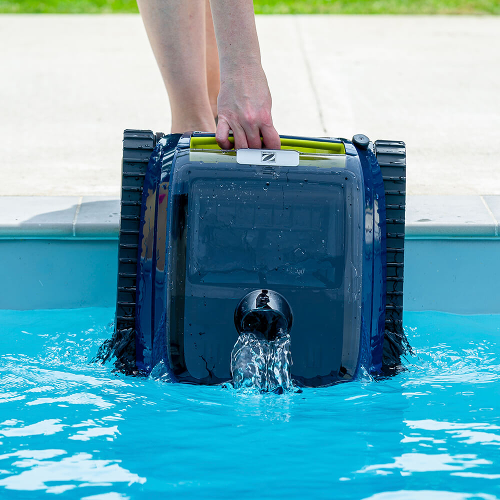Zodiac FreeRider FR500 iQ easy waterline retrieval with quick water drainage