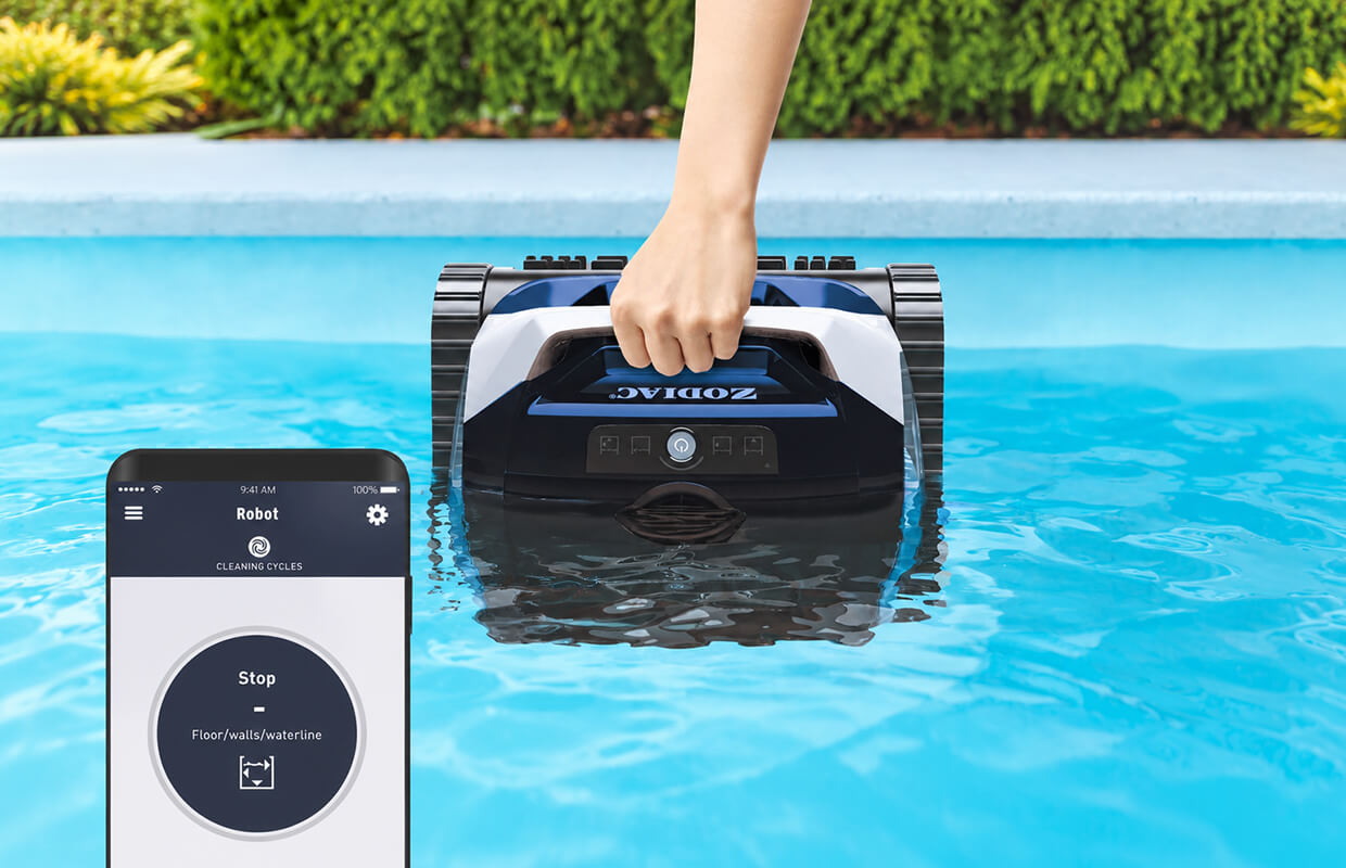 Zodiac FreeRider FR350 iQ at the waterline for easy removal with app notification